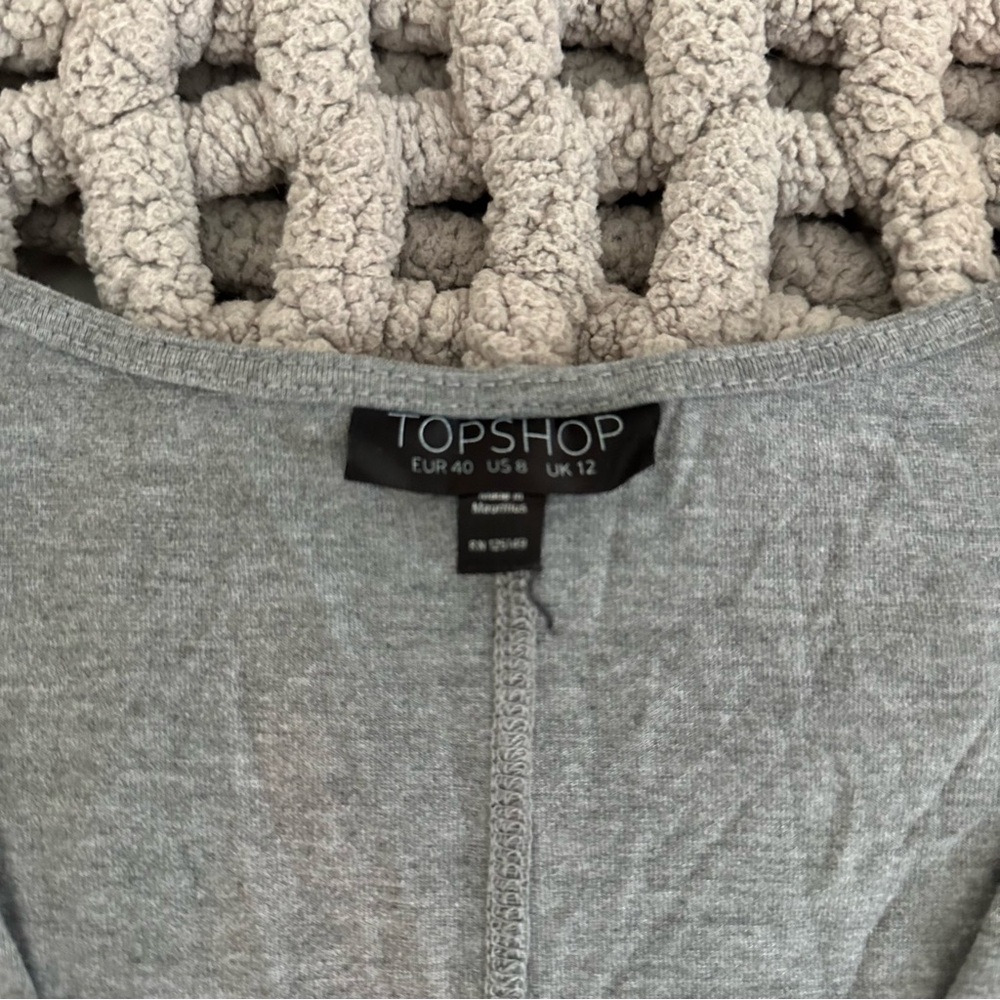 scoop neck basic tee - Picture 2 of 3
